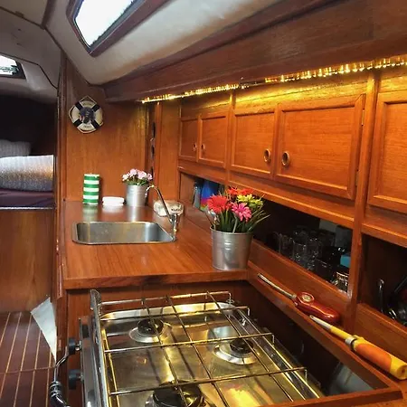 Cosy Boat In Bryggen 船上ホテル