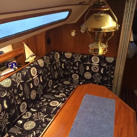 Cosy Boat In Bryggen