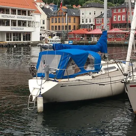 船上ホテル Cosy Boat In Bryggen ベルゲン