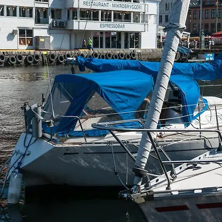 Cosy Boat In Bryggen
