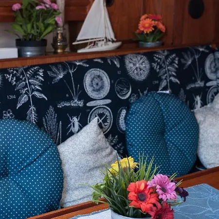 Cosy Boat In Bryggen Botel Bergen